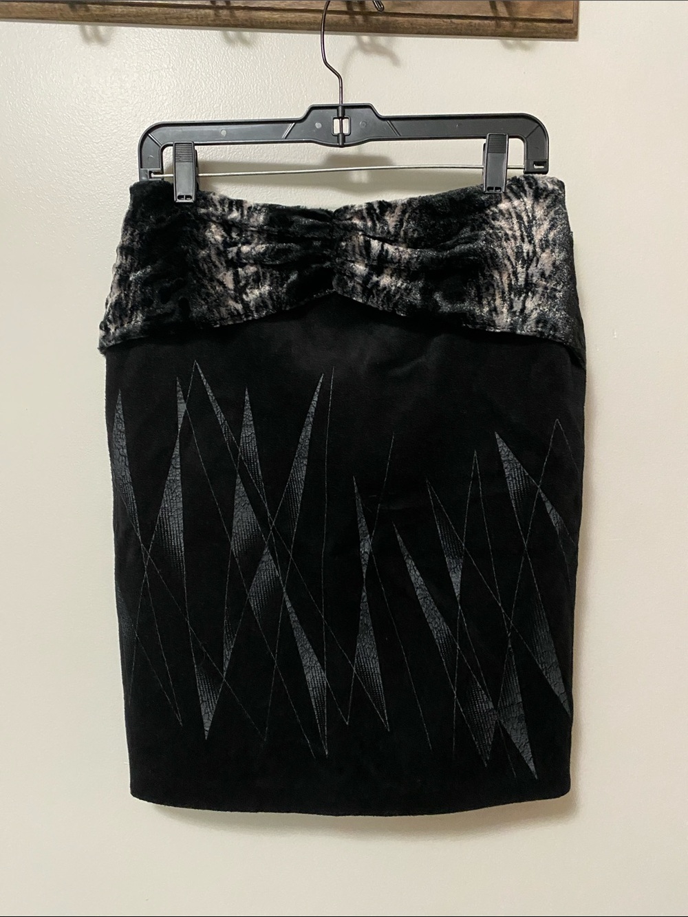 Black Pencil Skirt with Textured Waistband 38 4/6 S/M Brezza Luce